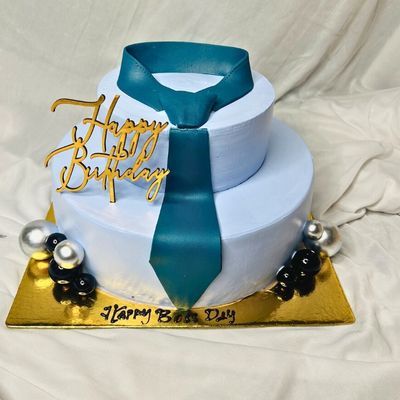 Gentleman’s Charm Cake