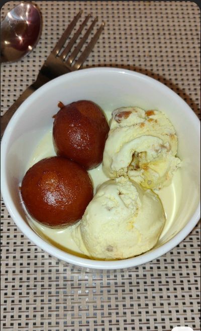 Gulab Jamun With Vanilla Ice Cream