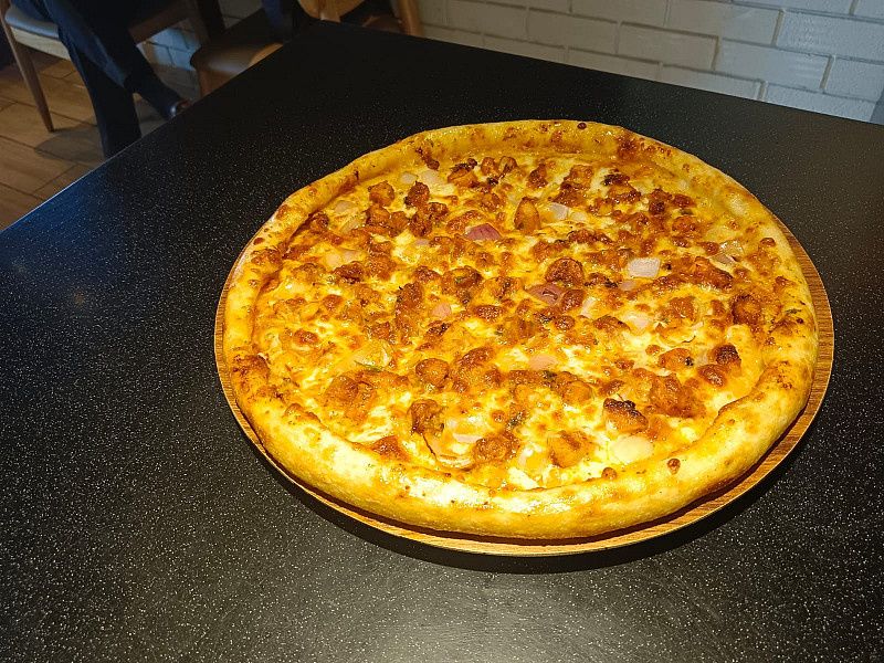 Chicken Makhani Pizza
