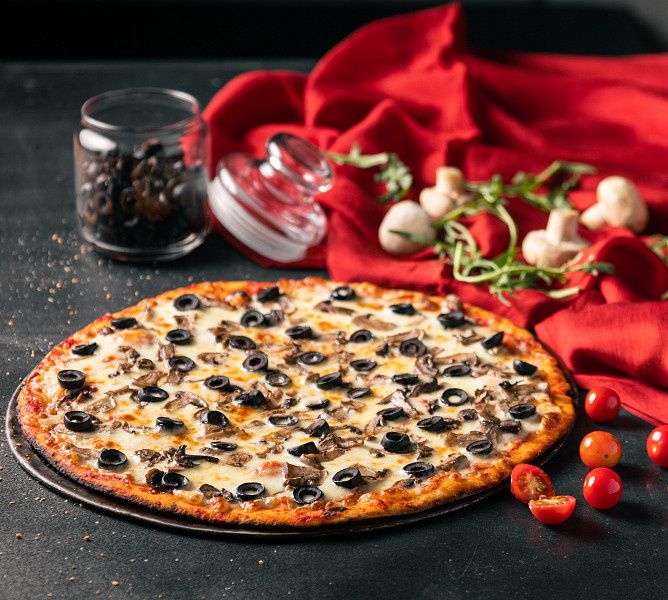 Mushroom Olives Pizza