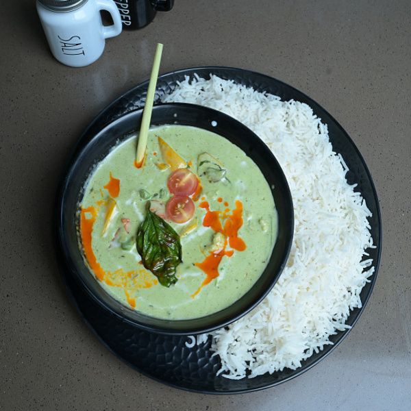 Green Thai Curry With Steam Rice