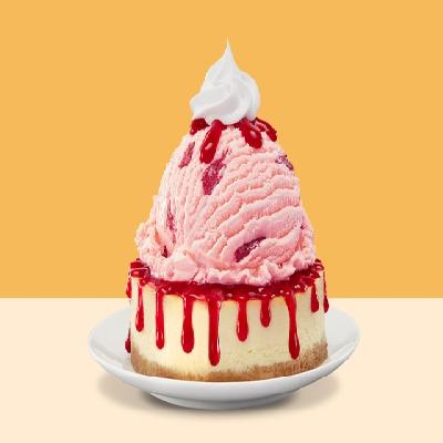Strawberry ice cream with Strawberry sauce cheesecake sundae