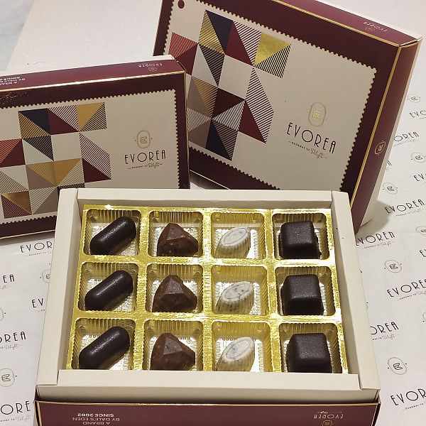 Assorted Chocolate 12 Pcs Maroon Box
