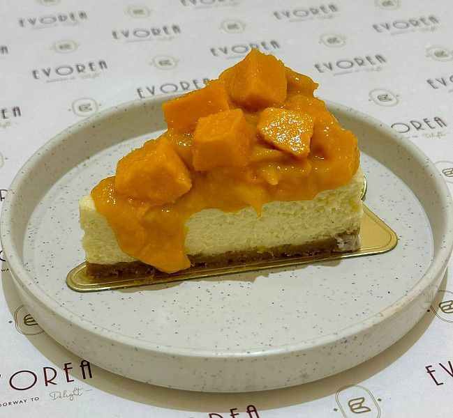 Baked Mango Cheesecake Pastry