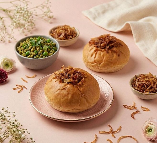 Chicken Keema Cheese Bun