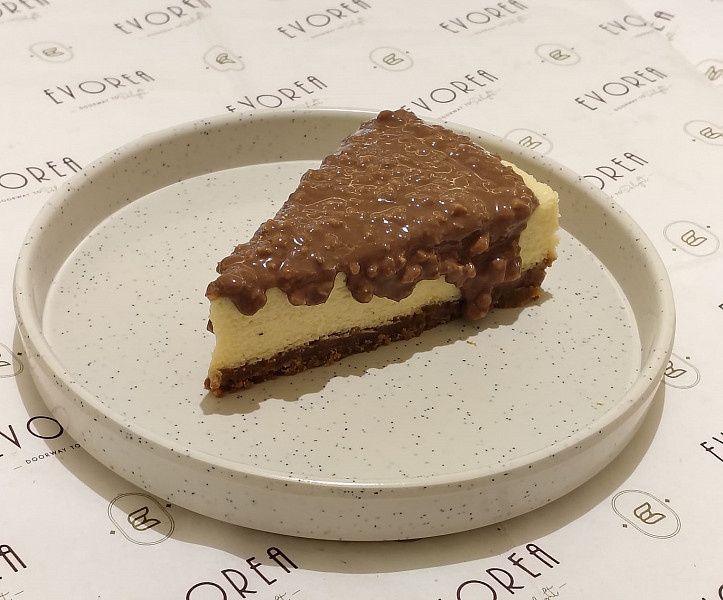 Ferrero Rocher Baked Cheesecake Pastry