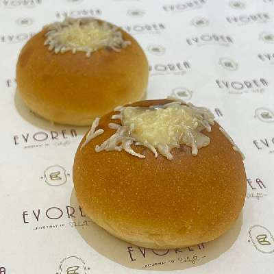 Chicken Tikka Cheese Bun