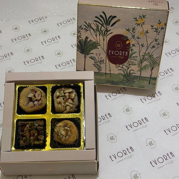 Assorted Baklava 4 Pcs Tree Box