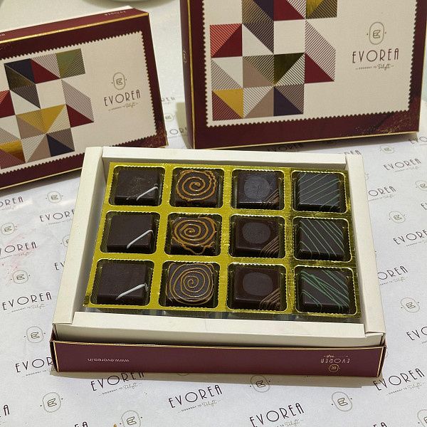 Assorted Kunafa Chocolate 12 Pcs Maroon Box