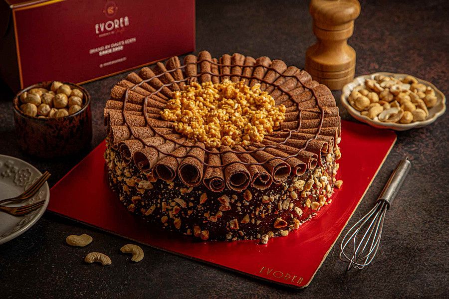 Caramel Sea-Salt Cake 100397