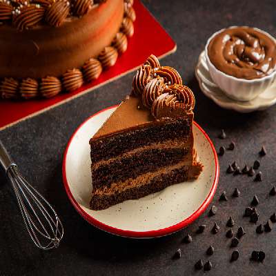 Classic Chocolate Buttercream Pastry