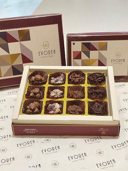 Assorted Rock Chocolate 12 Pcs Maroon Box