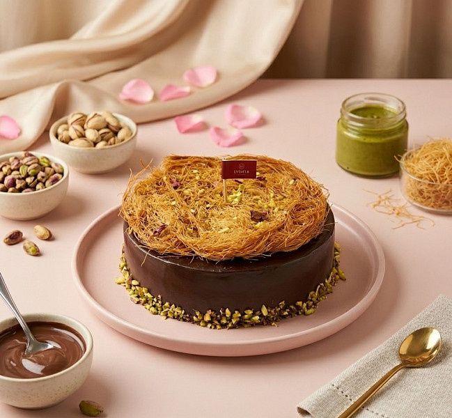 Dubai Kunafa Chocolate Cake