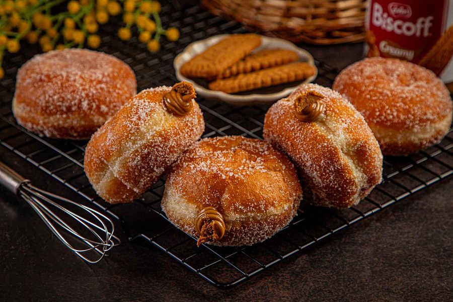 Biscoff Bomboloni