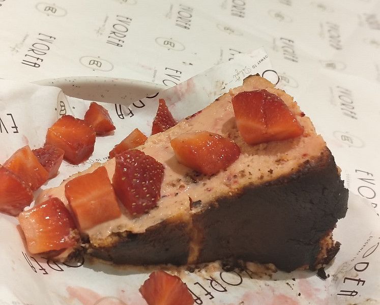 Strawberry San Sebastian Cheesecake Pastry
