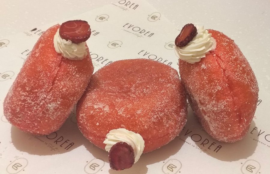 Strawberry Bomboloni