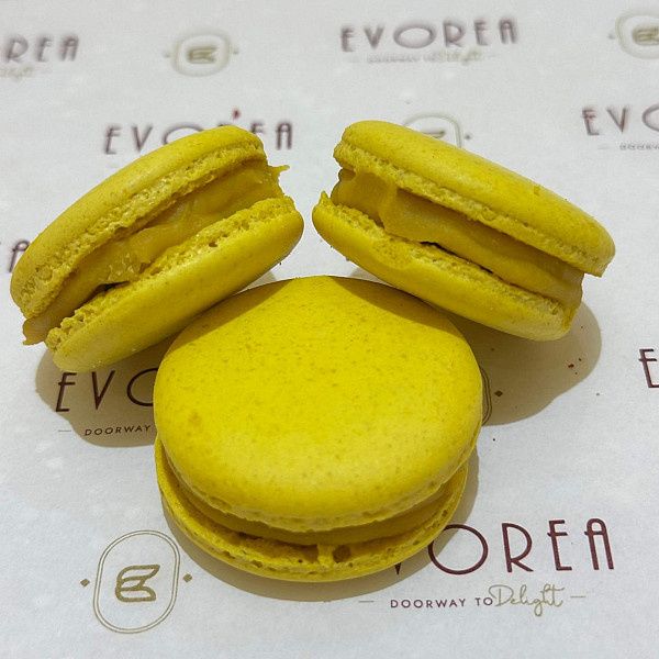 Mango Macroon