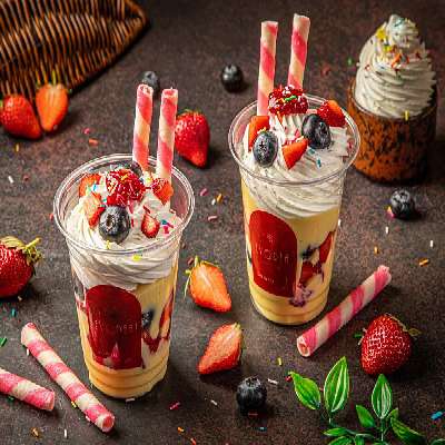 Mix Berry Crunch Glass Dessert