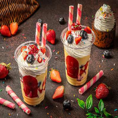 Mix Berry Crunch Glass Dessert