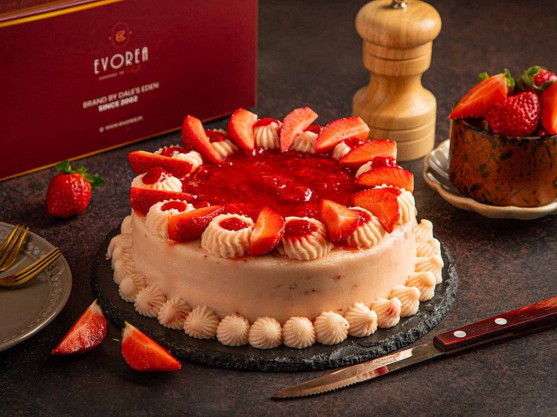 Classic Strawberry Cake