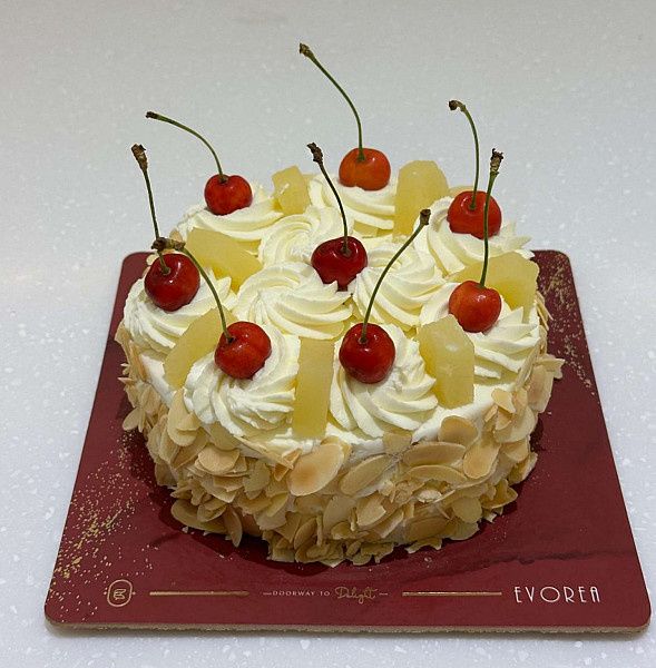 Classic Pineapple Cake