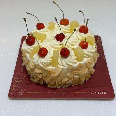Classic Pineapple Cake 600Gm
