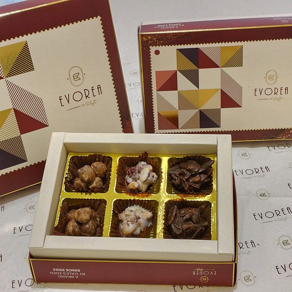 Assorted Rock Chocolate 6 Pcs Maroon Box.