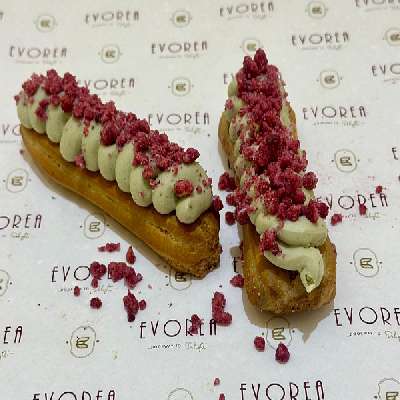 Pistachio Eclair