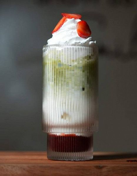 Strawberry Iced Matcha 300Ml