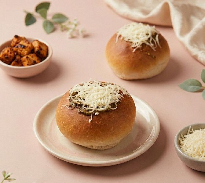 Chicken Tikka Cheese Bun