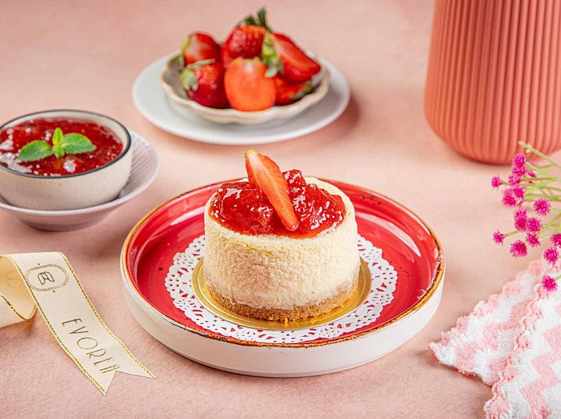 Strawberry Baked Cheesecake Pastry