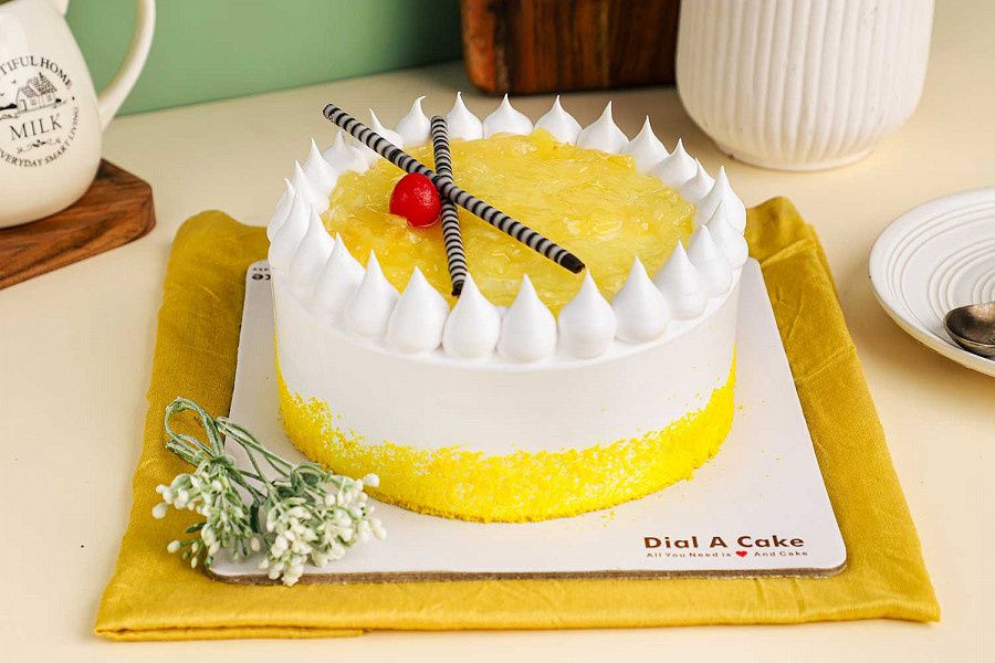 Fresh Cream Pineapple Cake (1 Kg)