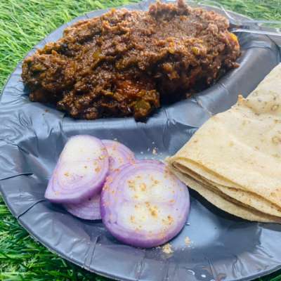 Veg Momo Gravy 2Pcs Rumali Roti