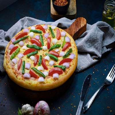 Garden Delight Cheese Burst Pizza