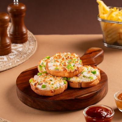 CHEESY VEGGIE GARLIC BREAD