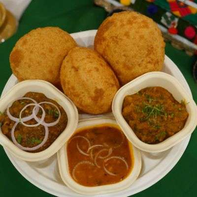 Bedmi poori with aloo/ chole /kaddu ki sabzi 3 pcs