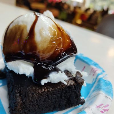 Double Chocolate Brownie with Ice cream