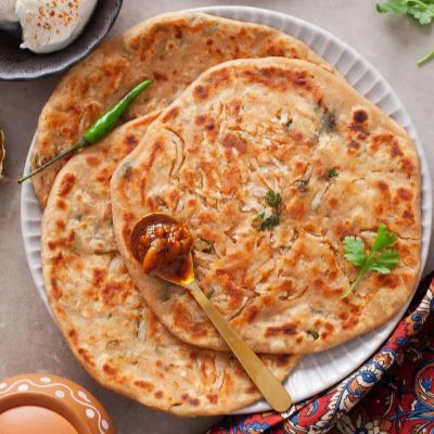 CHILLI GARLIC PARANTHA