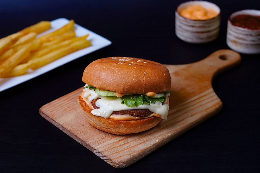 Aloo Tikki Burger With Cheese