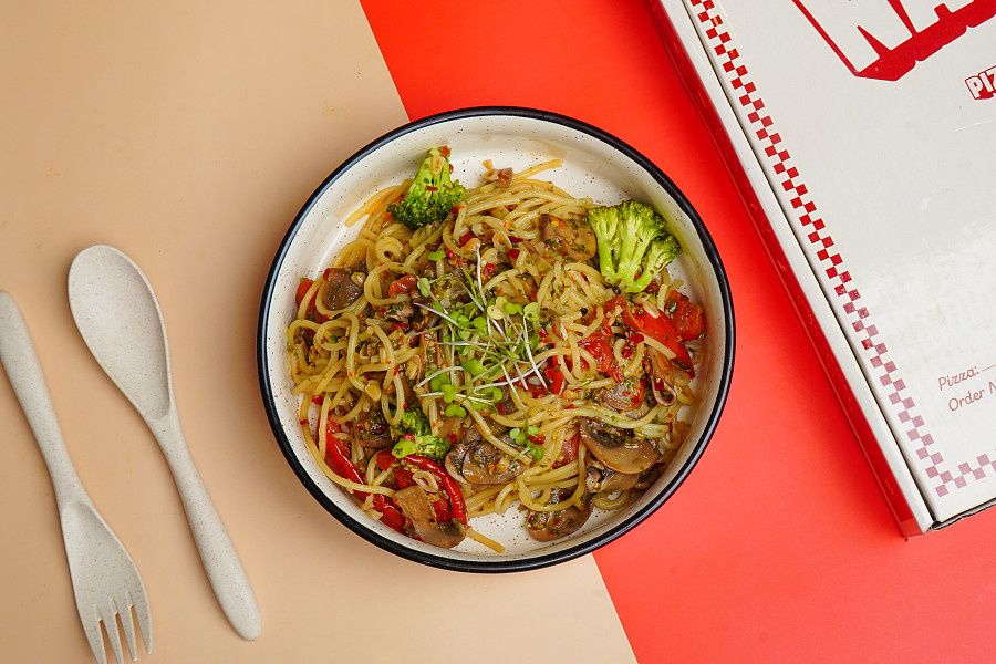 Spaghetti Aglio Olio With Mushrooms & Sundried Tomato Pasta