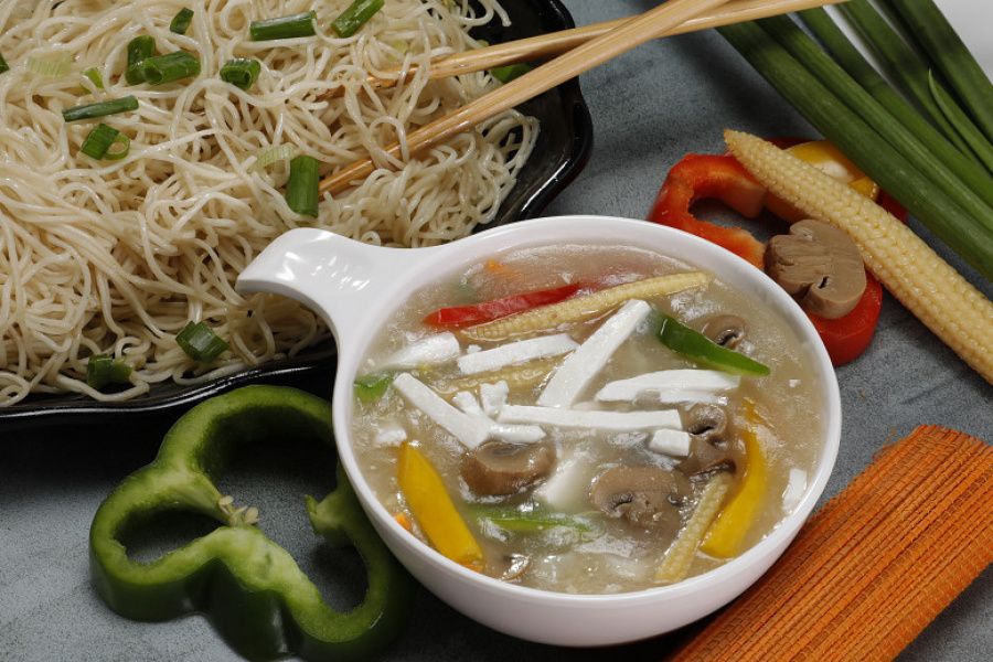 Veg Hakka Noodles [Gravy]