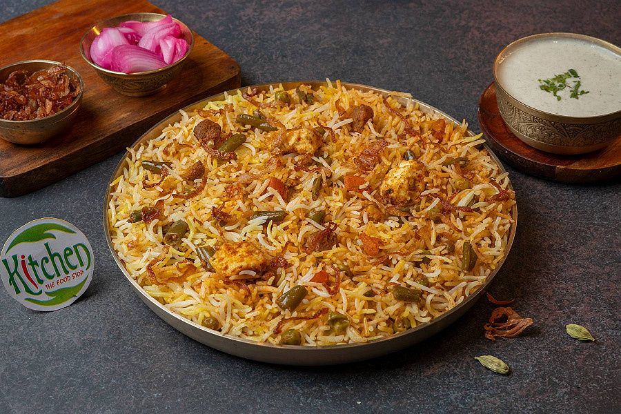 Veg Biryani With Raita