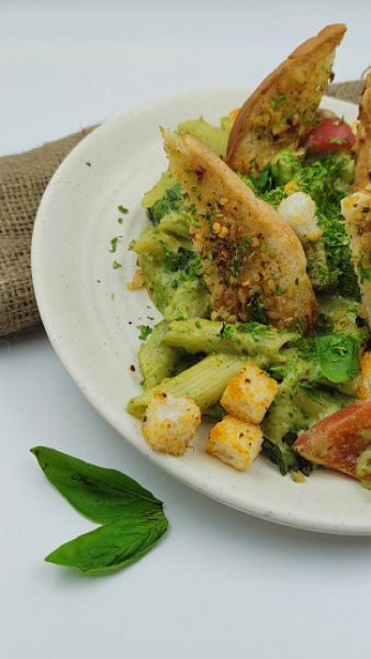Pasta In Creamy Basil Pesto
