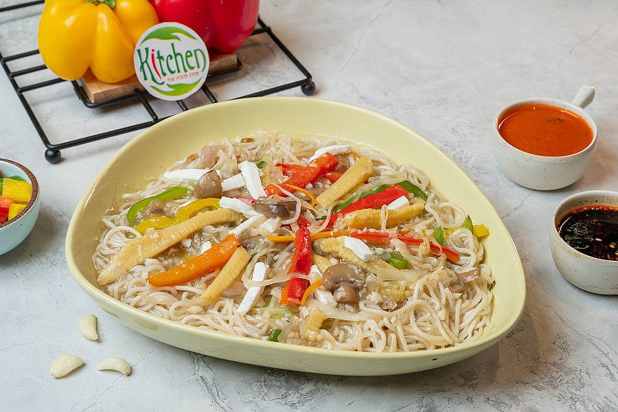Veg Hakka Noodles [Gravy]