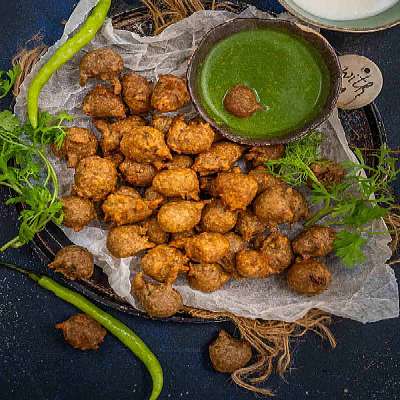 Kuttu Mix Pakodi With Chutney