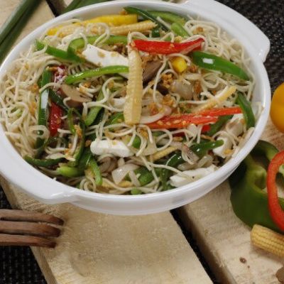 Veg Hakka Noodles [Dry]