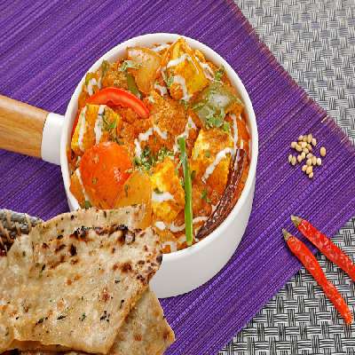 Kadhai Paneer With Tandoori Roti