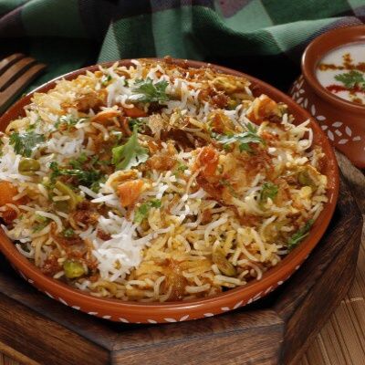 Veg Biryani With Lahsun Raita