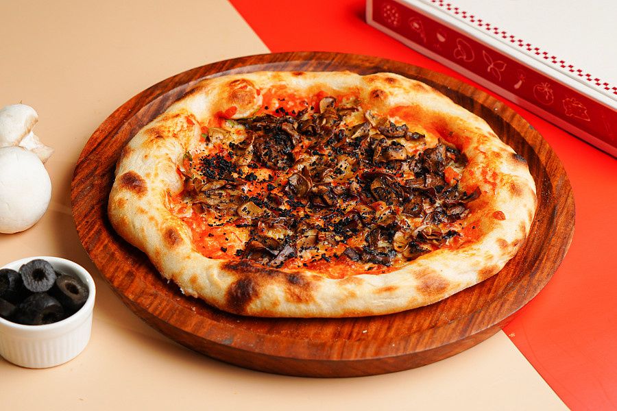 Queens X Shrooms Pizza