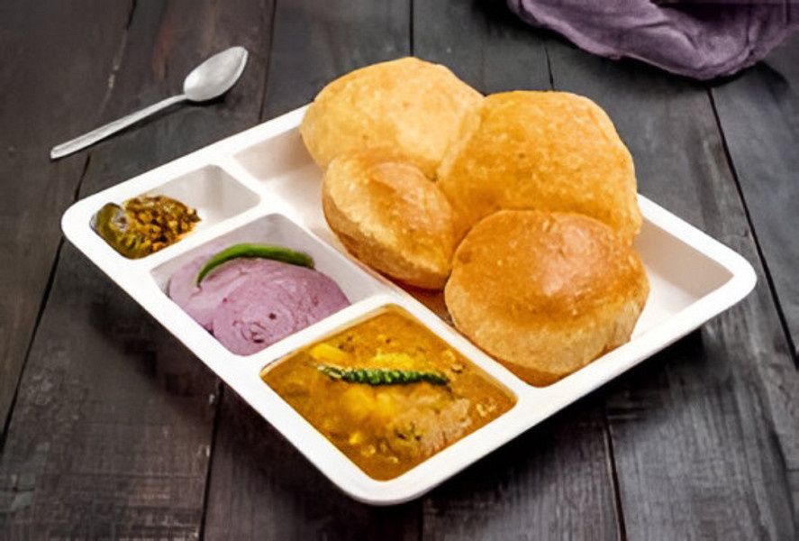 Puri With Kaddu & Aloo Sabji [4 Pcs].